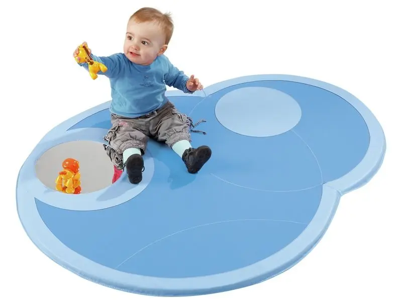 sensory floor mat combining soft textures and mirror surfaces to support spatial perception and focus